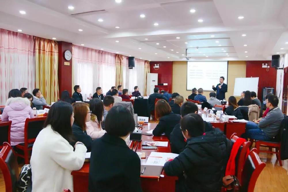 雙雄醉健康酒業(yè)總經(jīng)理鄭書軍被聘為華中科技大學(xué)MBA社會導(dǎo)師