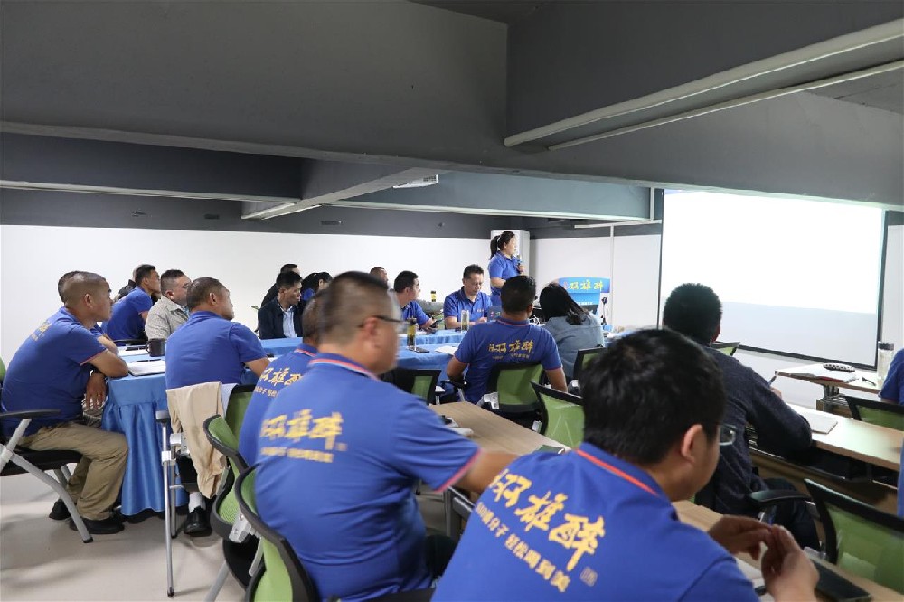 節(jié)節(jié)攀升 再創(chuàng)輝煌 雙雄醉健康酒業(yè)召開(kāi)10月月會(huì)表彰先進(jìn)區(qū)域和個(gè)人