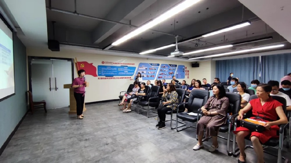 石花雙雄醉特別奉獻(xiàn)心啟暑期公益家庭教育講座——第一期：職場(chǎng)父母如何培養(yǎng)優(yōu)秀孩子，正式開講