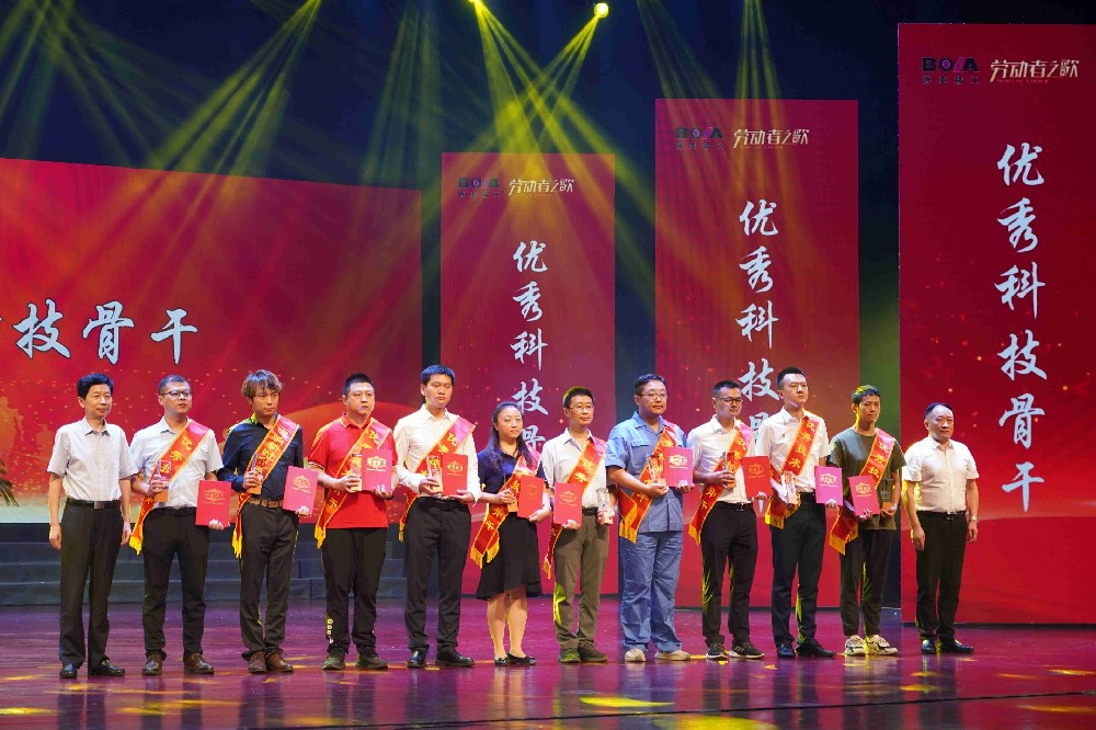 市領(lǐng)導(dǎo)和數(shù)百位企業(yè)家見(jiàn)證2022“企業(yè)家‘暖心’工程暨企業(yè)家生日蛋糕禮送”簽約儀式