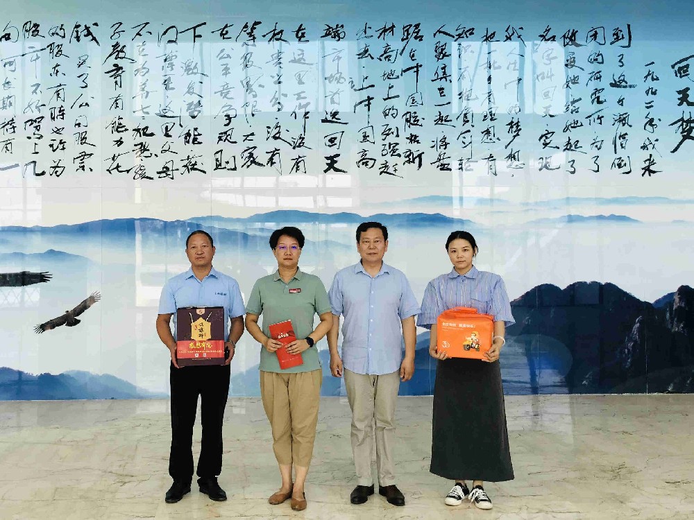 【雙雄醉贊助襄陽(yáng)企業(yè)家暖心工程系列報(bào)道】回天湖北基地總經(jīng)理張亞、副總經(jīng)理翰林、陽(yáng)光體檢總經(jīng)理王曦等收到暖心生日祝福