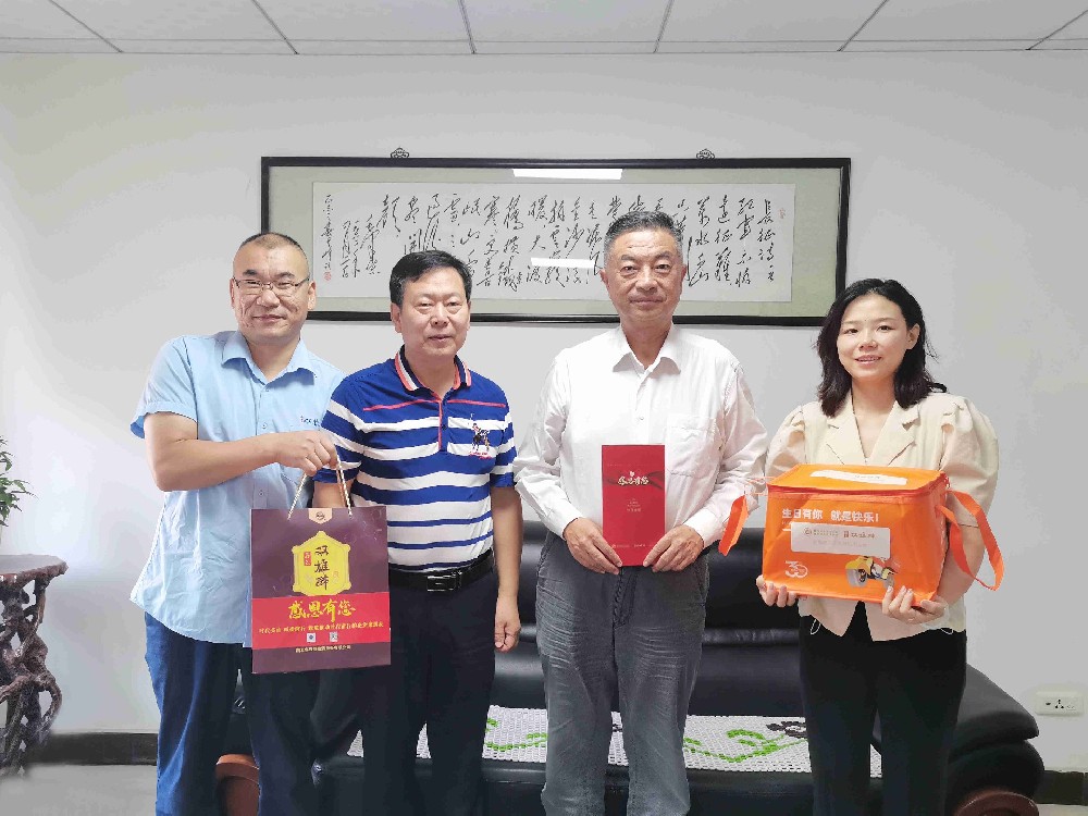 【雙雄醉贊助襄陽企業(yè)家暖心工程系列報道】企業(yè)家高文廣、趙樂成、劉曉燕、宋華偉收到暖心生日問候