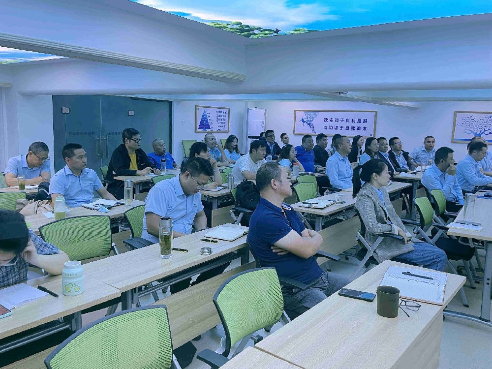 聚焦資源，快速行動，石花雙雄醉召開10月月會暨第二季度工作經(jīng)營會議