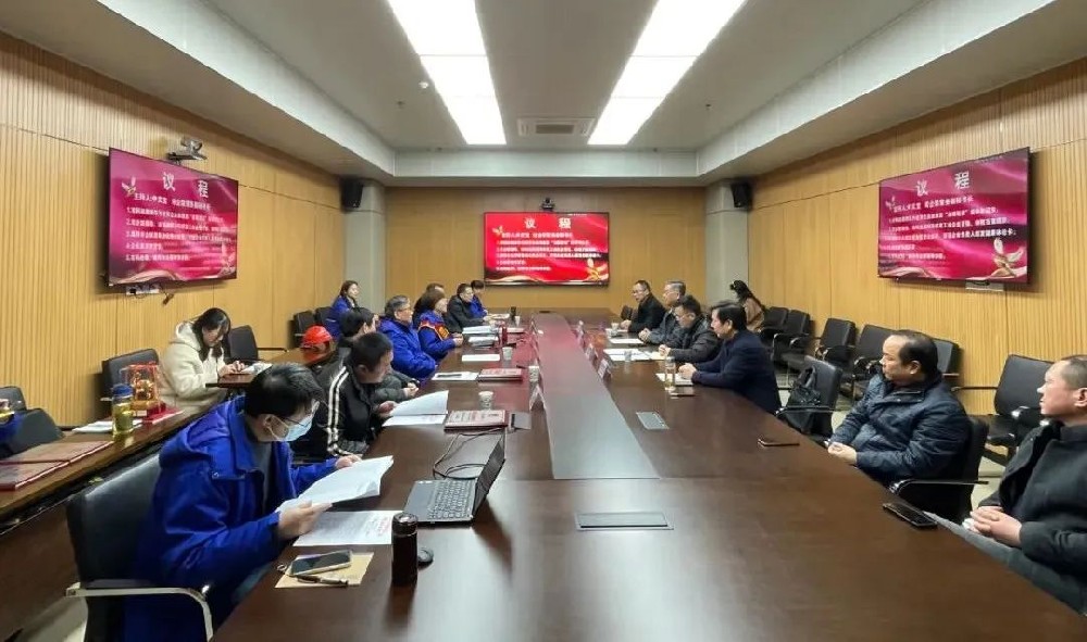 大客戶總監(jiān)李愛軍參加老河口市第八屆“金駱駝獎”優(yōu)秀企業(yè)家頒獎儀式并為企業(yè)家禮送生日蛋糕