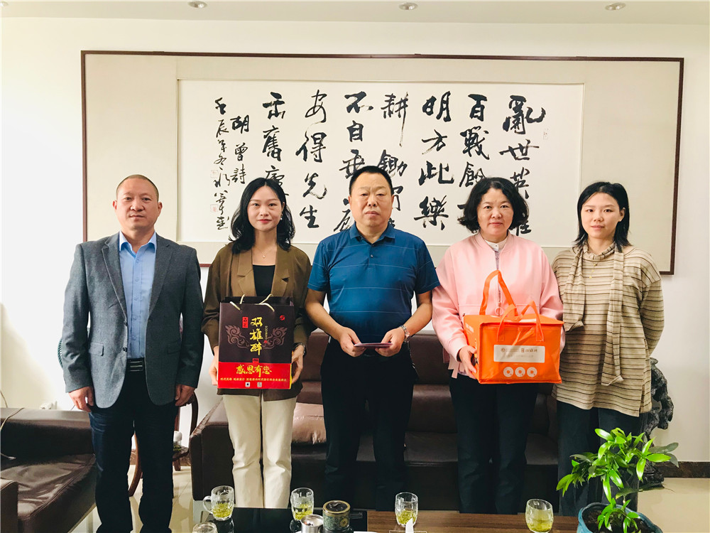 【雙雄醉贊助襄陽企業(yè)家暖心工程系列報道】企業(yè)家吳偉、朱自軍等收到暖心生日祝福