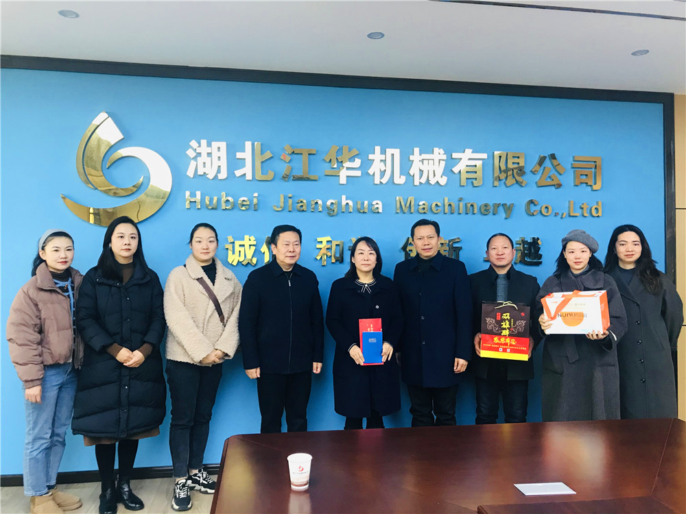 【雙雄醉贊助襄陽企業(yè)家暖心工程系列報道】江華機械總經(jīng)理曹翔等收到暖心生日祝福