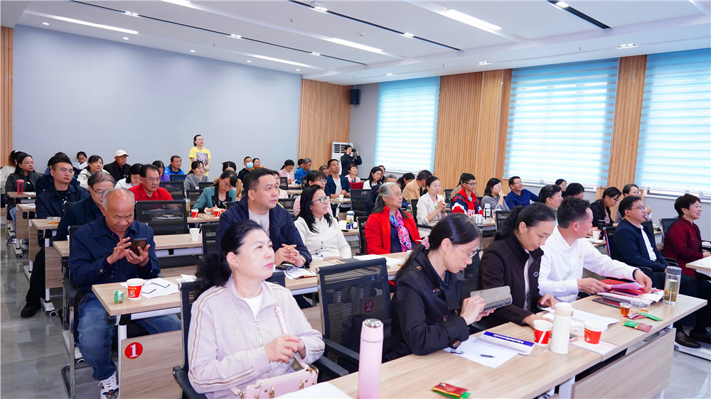 雙雄醉助力襄陽(yáng)市散文創(chuàng)作專(zhuān)題講座 共探文學(xué)與康養(yǎng)文化融合